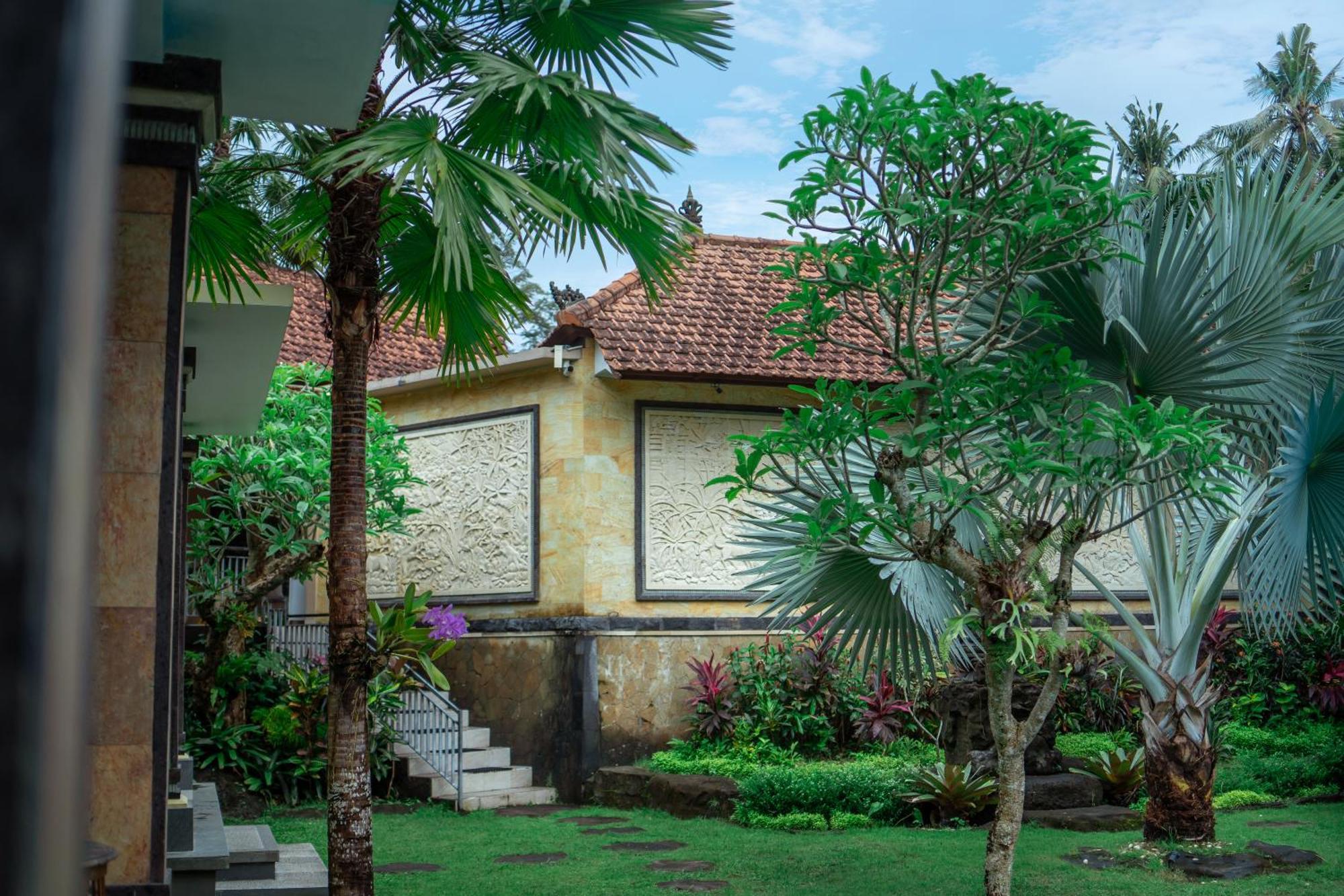 Hotel Abhirama And Ubud
