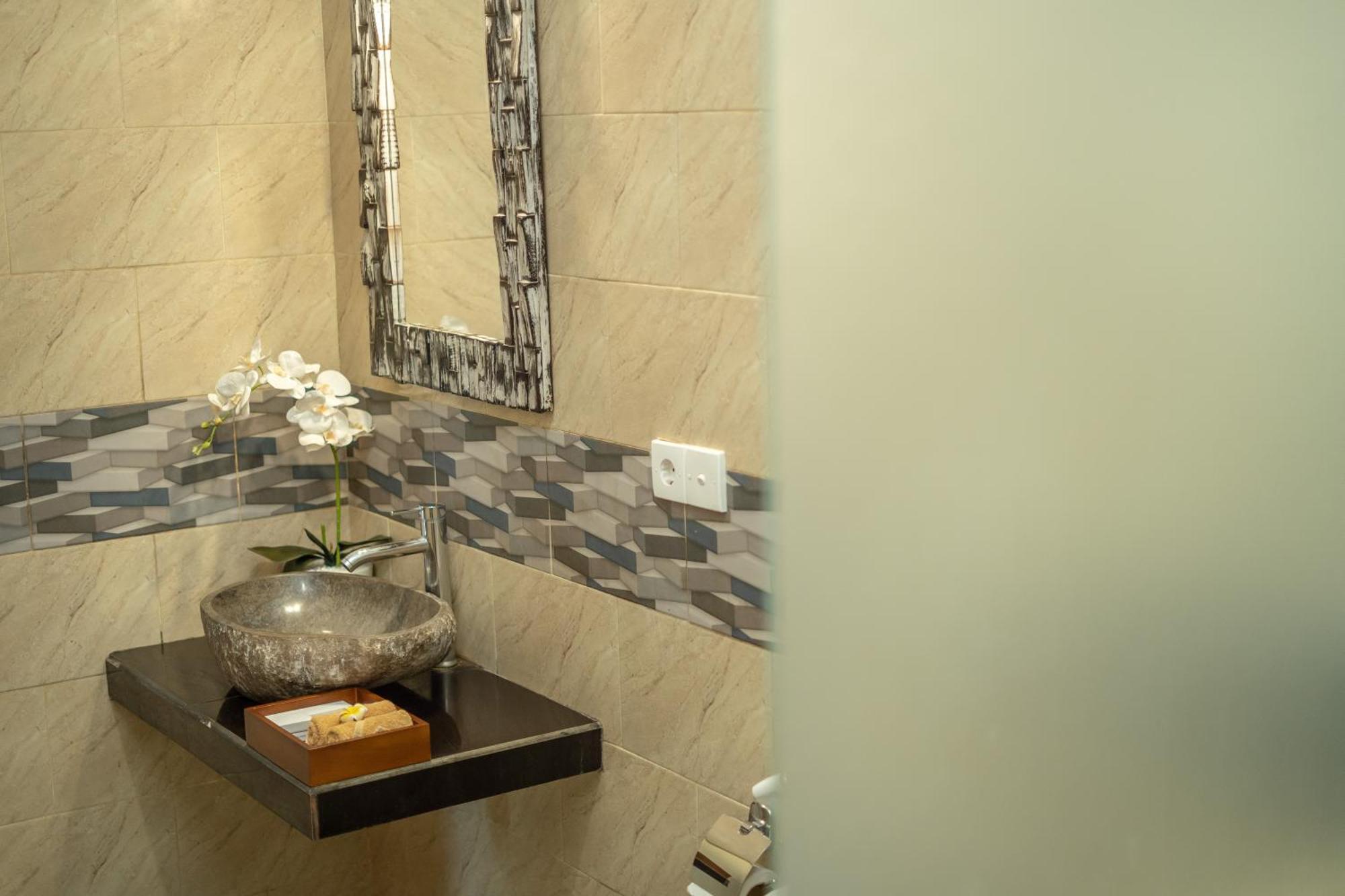 Hotel Abhirama And 3*